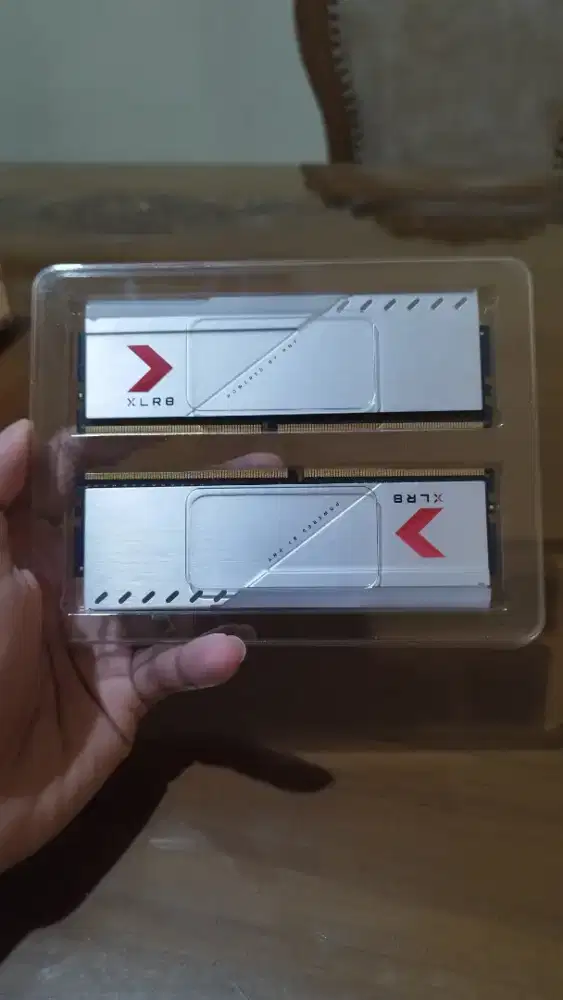 Ram DDR4 - 
Ram 16GB(2x8GB) DDR4
Clock speed 3600mhz
RGB-SEGEL- SECOND