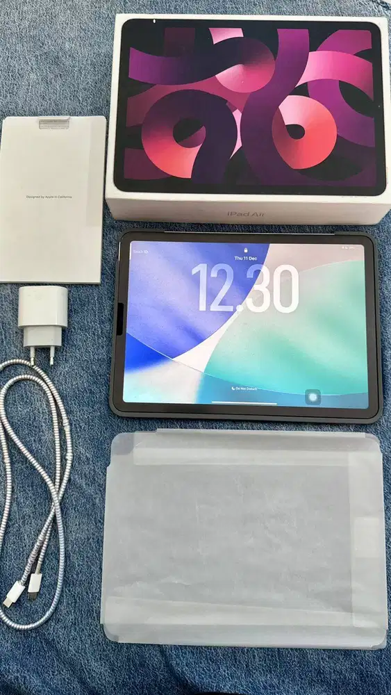 iPad Air 5 (M1) 64GB WiFi Starlight + Logitech Combo Touch & Pencil