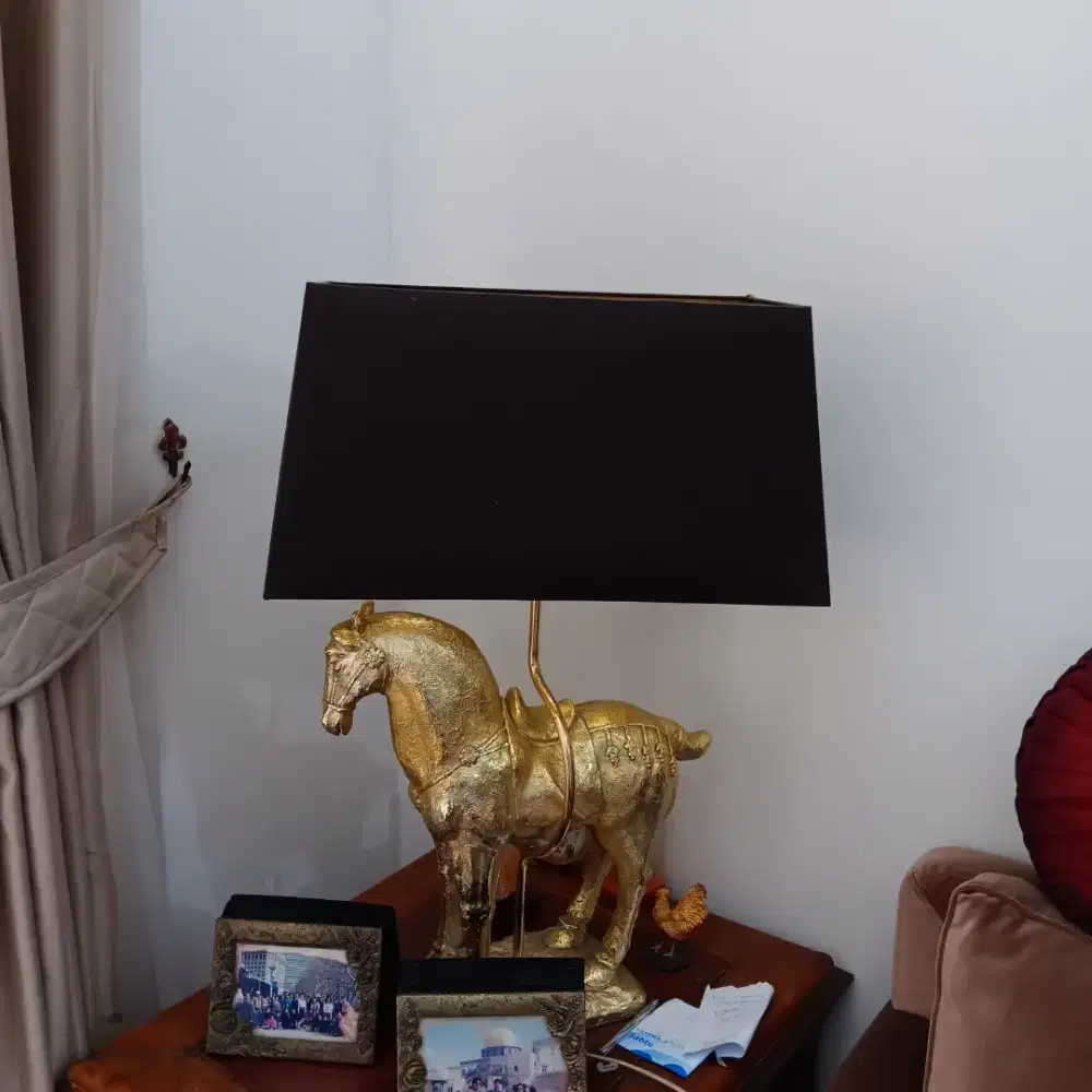 Lampu hias gambar kuda