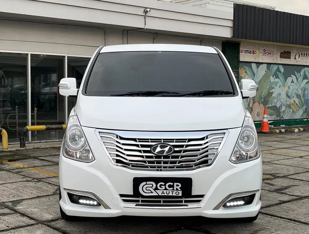 LOW KM MEWAH !! HYUNDAI H1 ROYALE 2.5 DIESEL H-1 2017 AT MDL 2018/2019