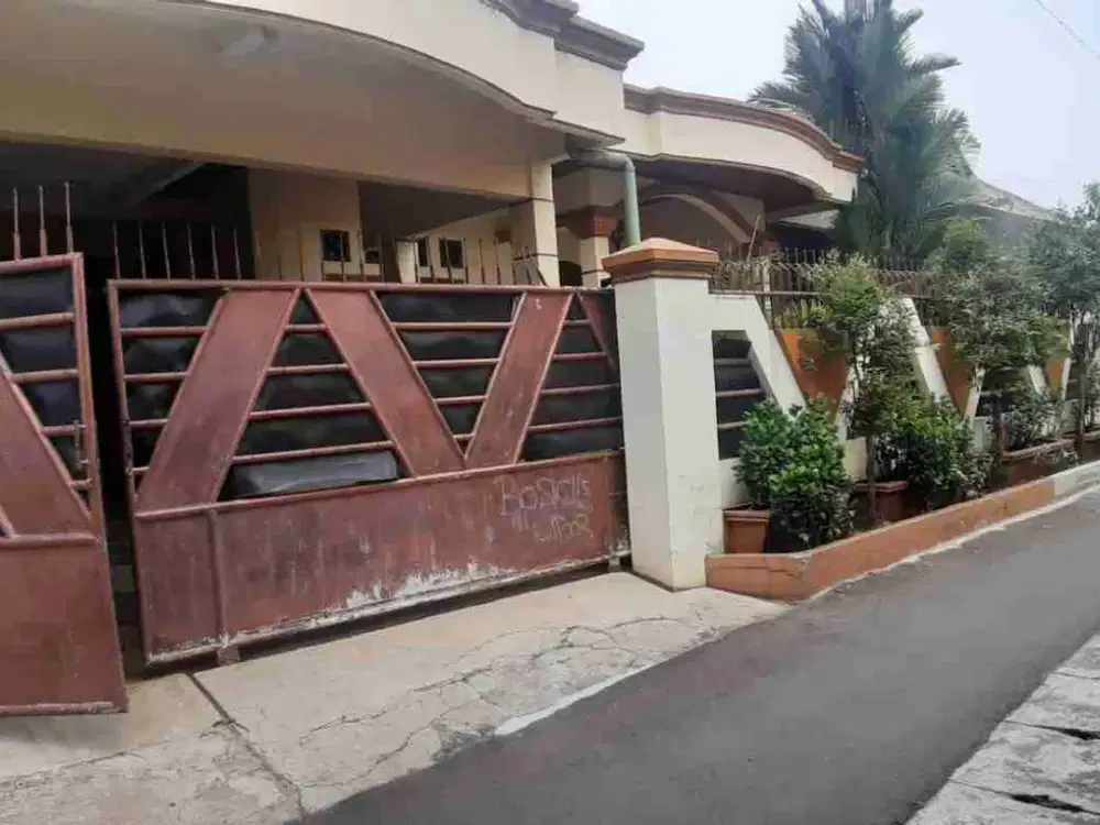 DISEWAKAN RUMAH BAGUS LUAS SIAP HUNI 1,5LANTAI AKSES MOBIL CONDET JAKTIM