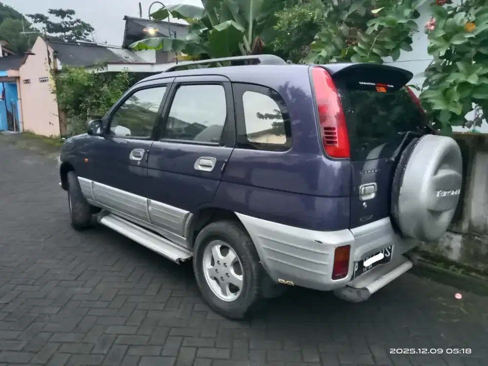 DAIHATSU TARUNA CSX 1999