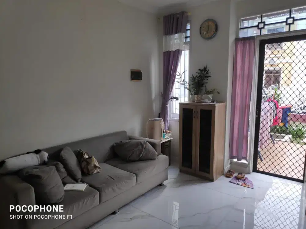 Hunian Nyaman 2 Lantai Lokasi Strategis di Mutiara Taman Palem Cengkareng