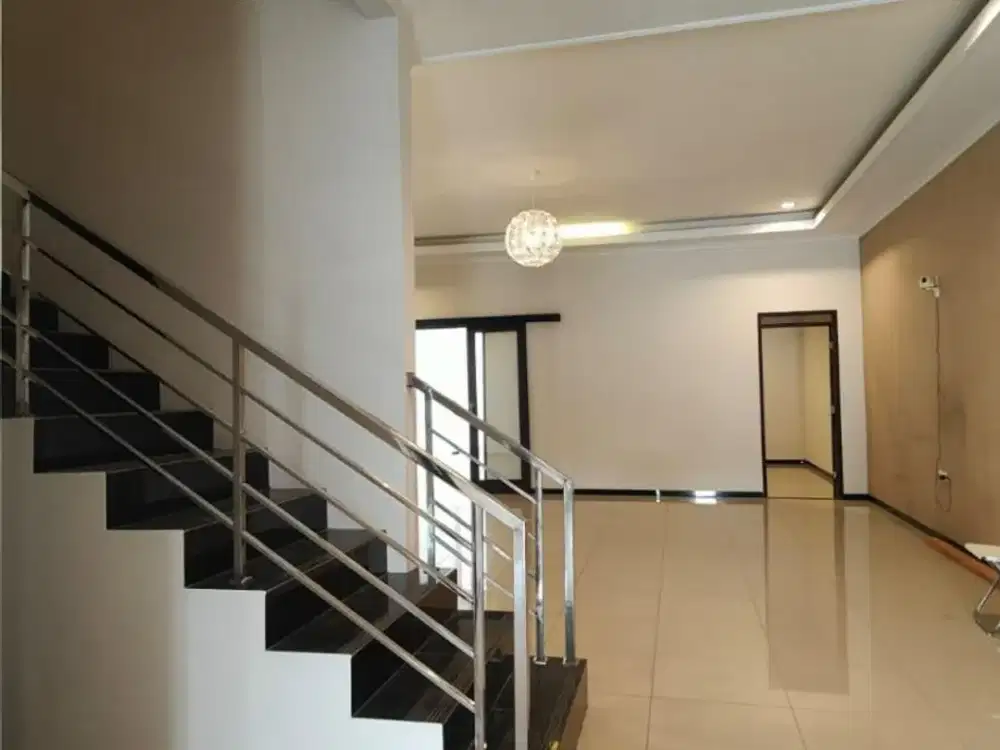 Rumah Mewah Istana Mekarwangi Semi Furnish, Lokasi Premium