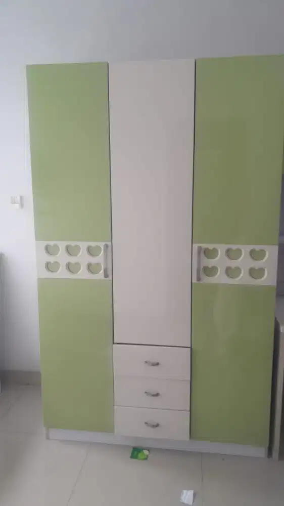 Set furniture lemari meja belajar dan kasur (ex kost)