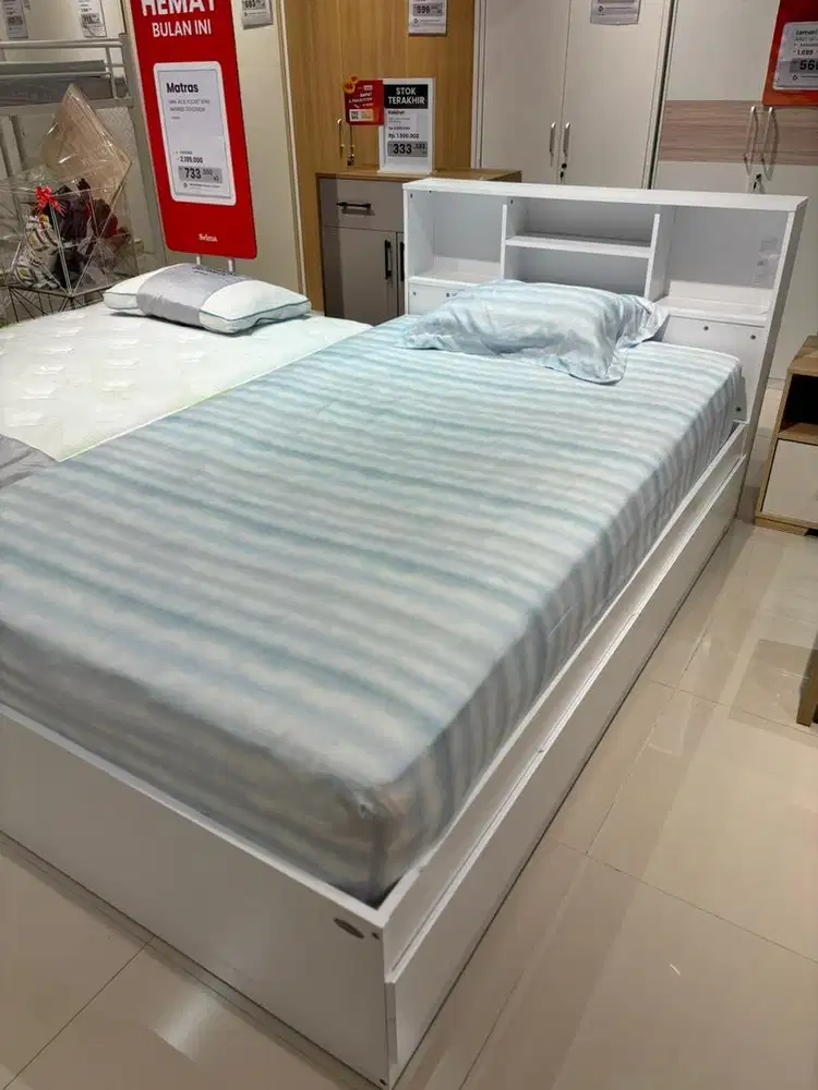 DIVAN SELMA SAKHA AESTHETIC