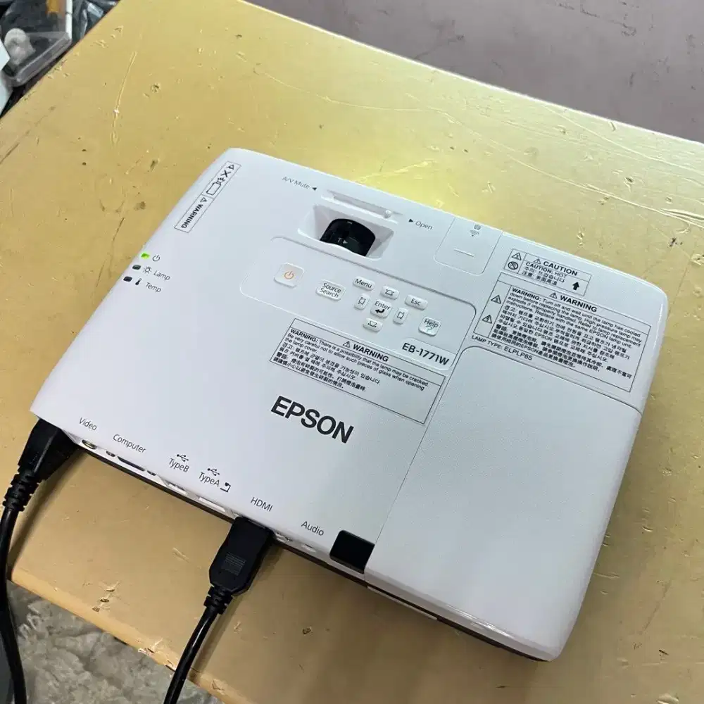 Epson EB-1771W WXGA Portable Projector Proyektor Rumah Kantor Portabel