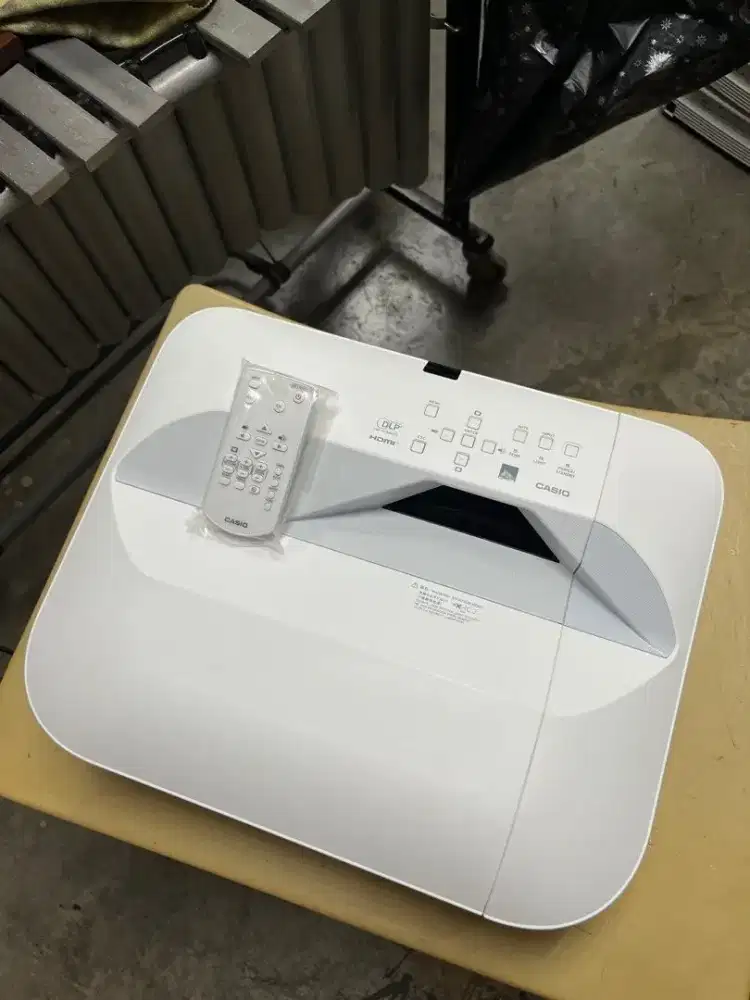 Casio XJ-UT352WN Ultra WXGA Projector Proyektor LED Ultra Pendek