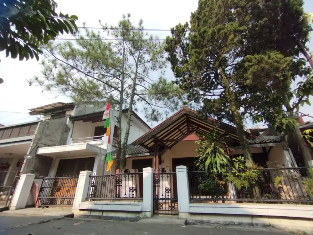 Jarang ada Rumah luas daerah cipamokolan kecamatan rancasari di perumahan Santosa Asih jaya