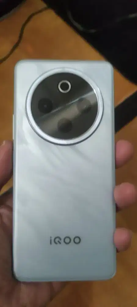 Jual cepat IQOO Z10 8/128 silver Fullset