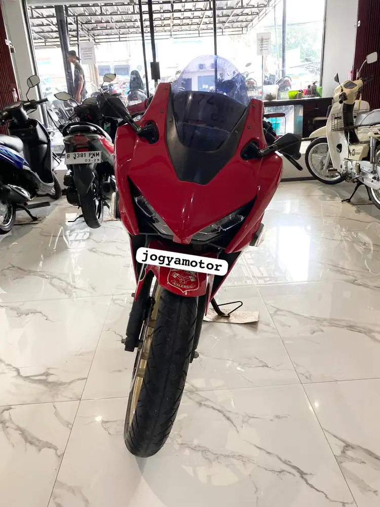 (A) Honda CBR150R Tahun 2018
