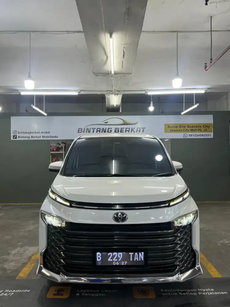 Voxy AT 2022 facelift Putih