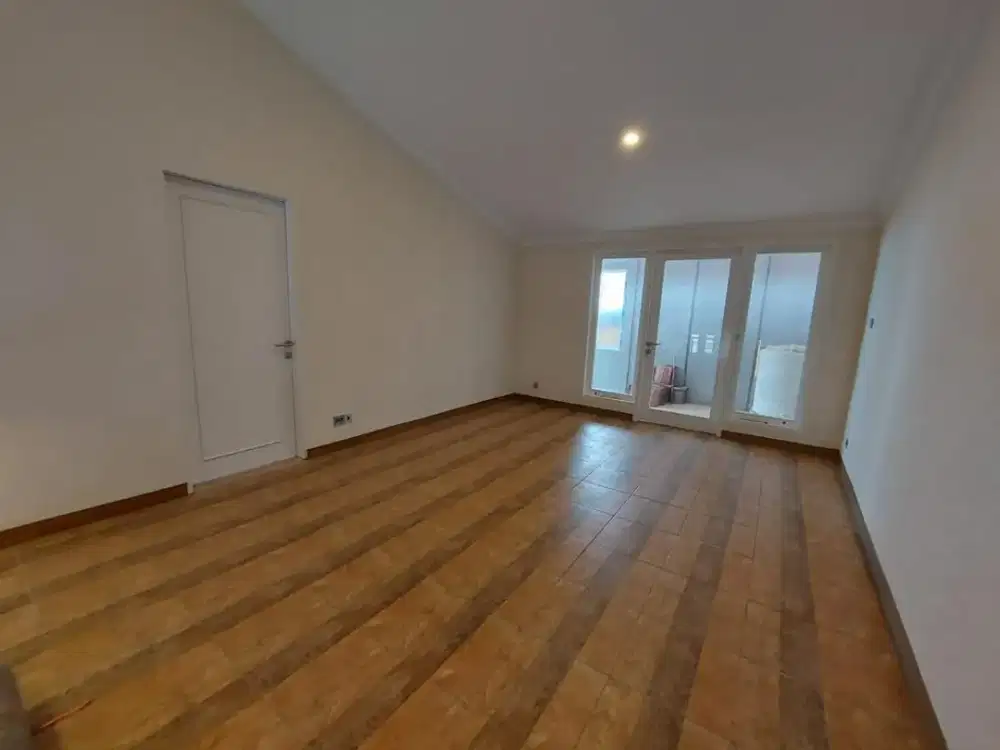 Disewakan rumah siap huni Komplek Wangsakerta    Kota Baru parahyangan  ( depan hotel Mansion pine  )