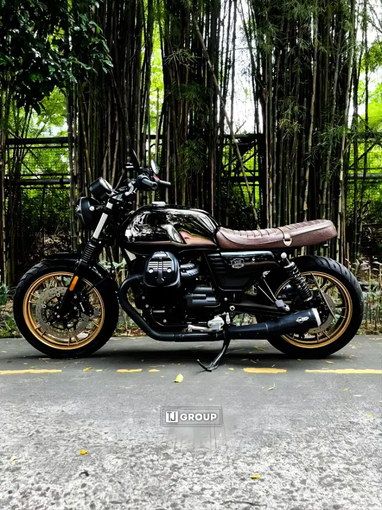 FOR SALE!! Moto Guzzi V7 III 2017