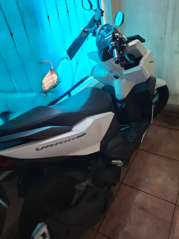 HONDA VARIO 160 CBS 2024 / Putih