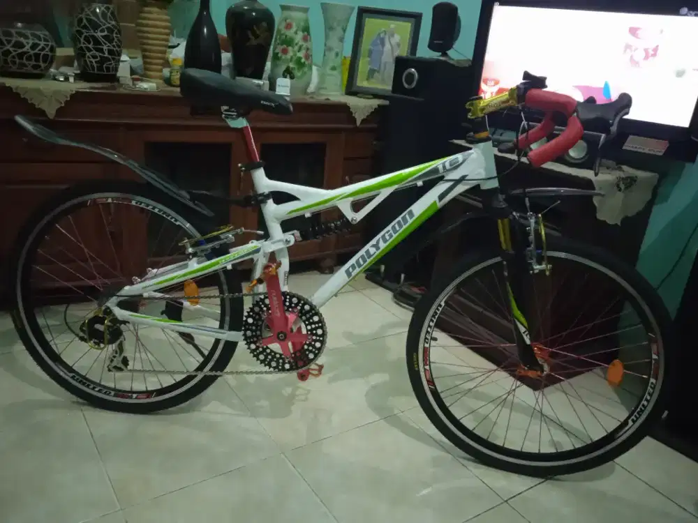 Sepeda polygon broadway full accesories alloy