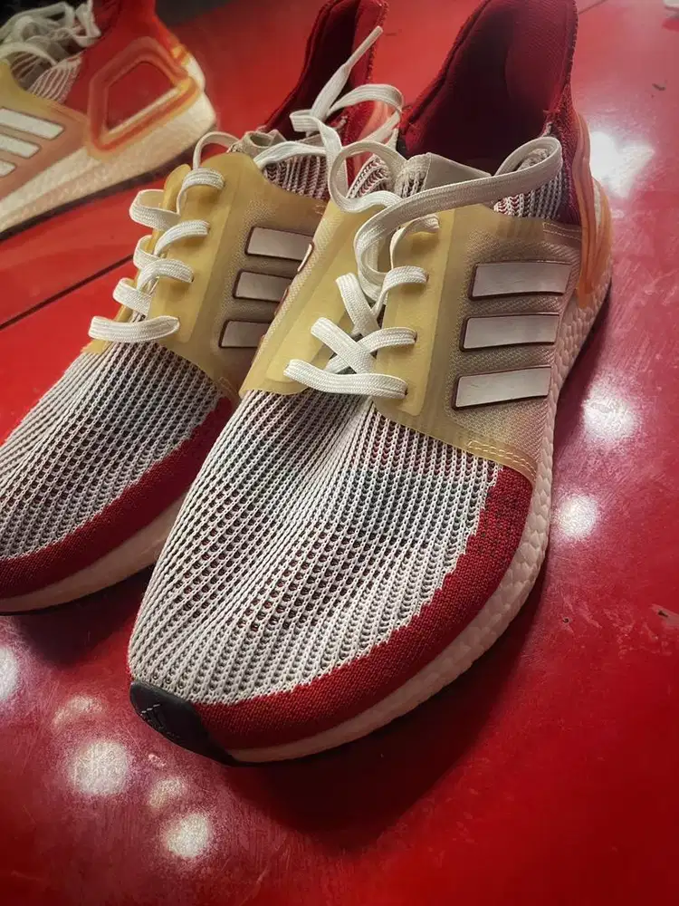 ADIDAS Ultraboost (Red/White/) – MASIH BARU!