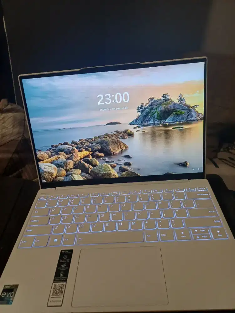 Lenovo Yoga Slim 7 Carbon 13 - Mulus 99%, jarang pakai.