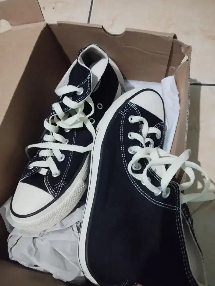 Sepatu ventela uk 38