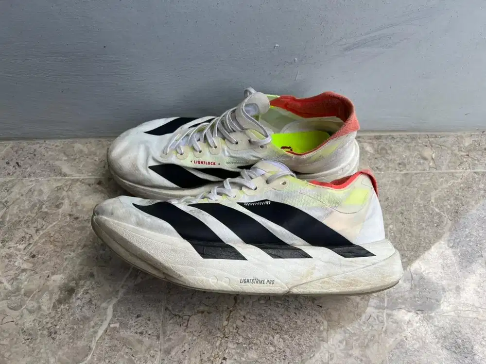 Adidas sepatu lari