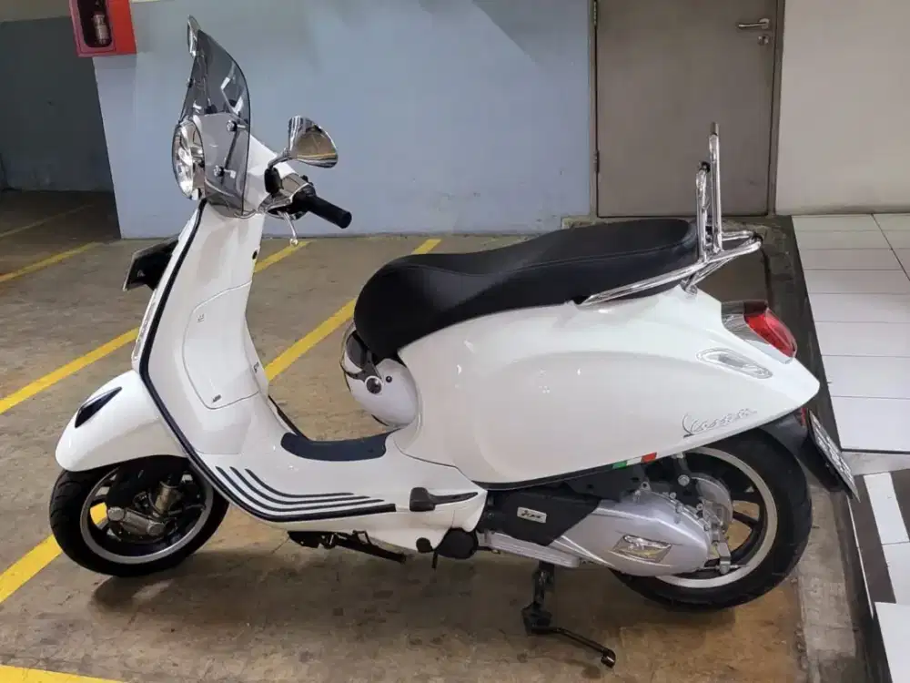 Primavera S white list biru dongker