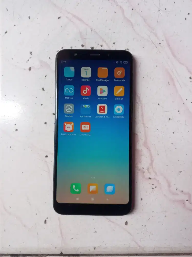 Redmi 5 plus | Ram : 3/32.