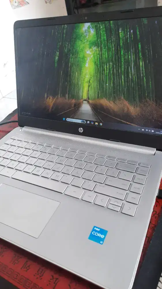 Laptop HP mulus masih garansi