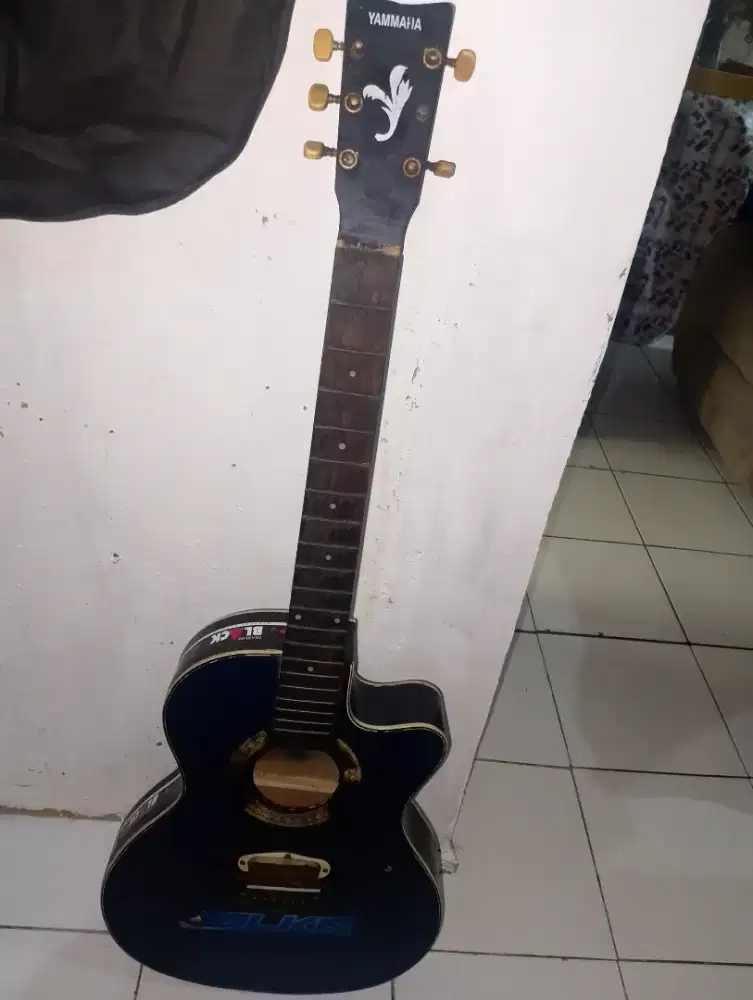 Gitar YAMAHA Second