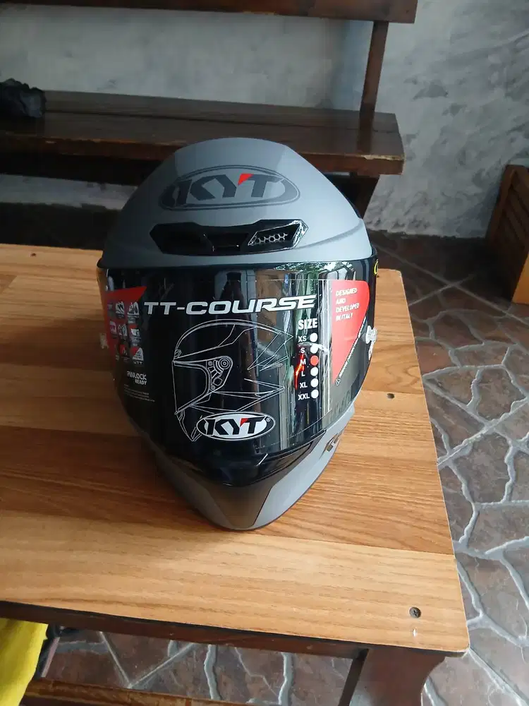 Helm KYT full face TT COURSE