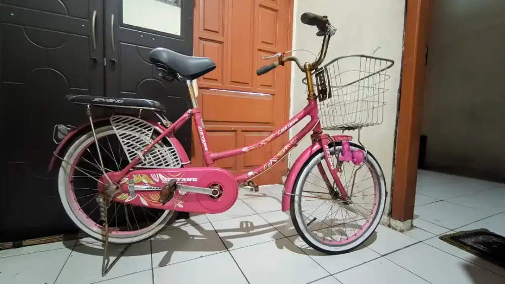 Sepeda Mini anak Cewek Aksesoris masih  lengkap