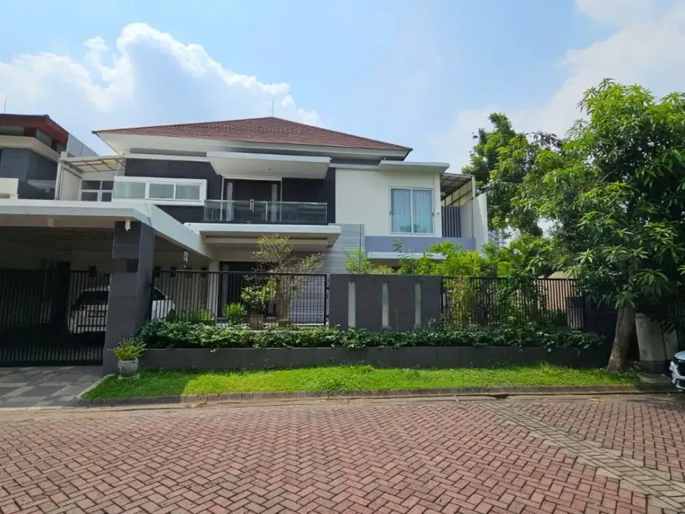 Rumah 2 Lantai Bagus Semi Furnished HGB di Graha Famili