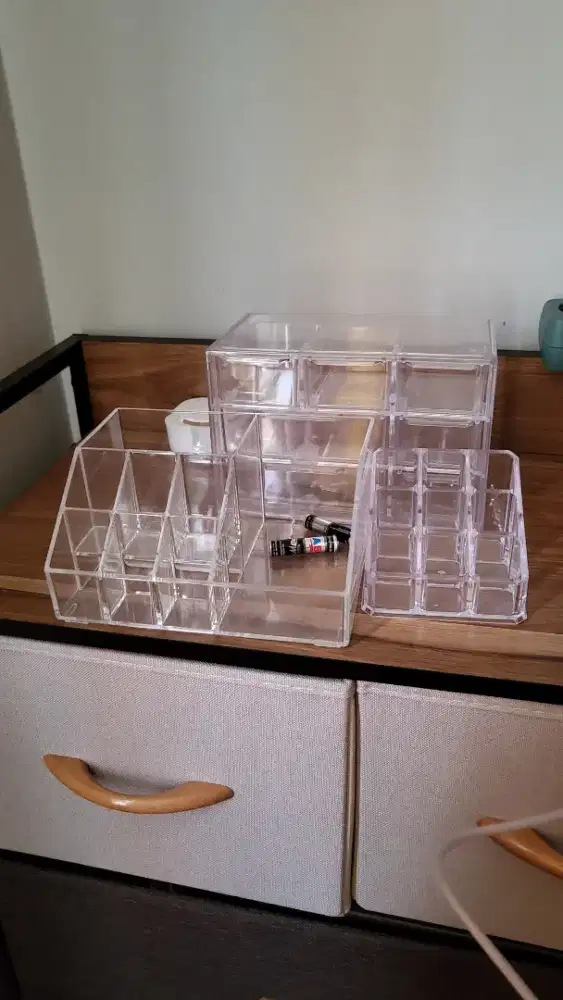 Rak Akrilik serbaguna kosmetik organizer