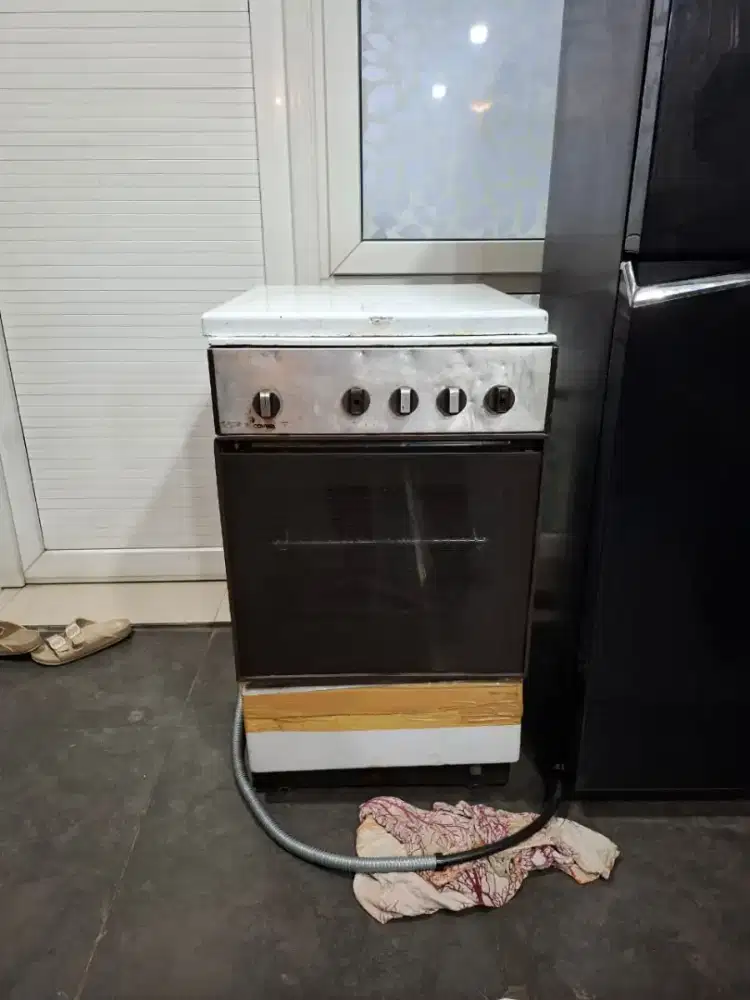 Kompor 4 tungku & Oven