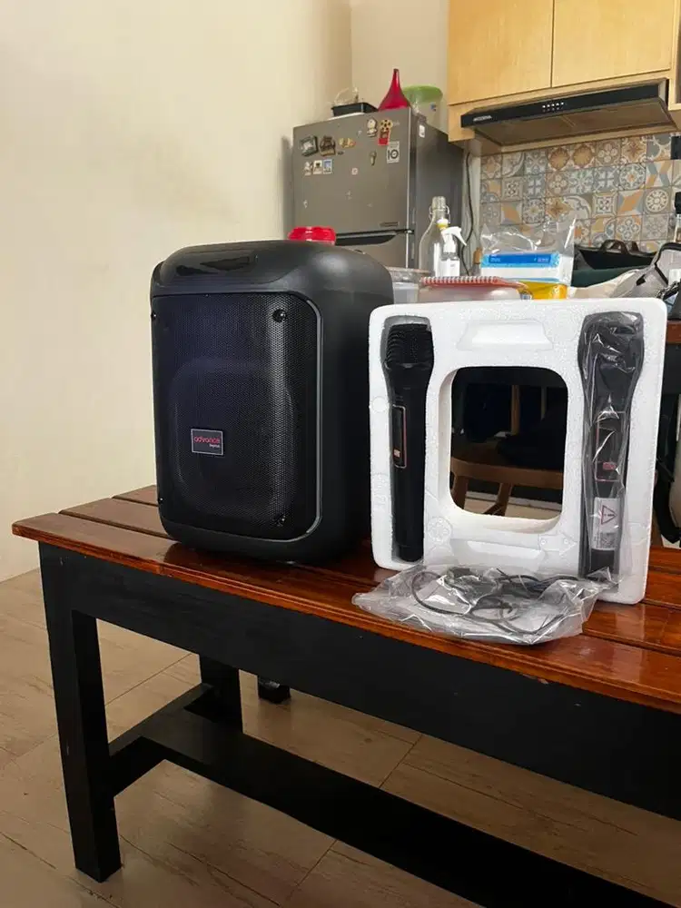 Advance 8 speaker free wireless mic and bluetooth