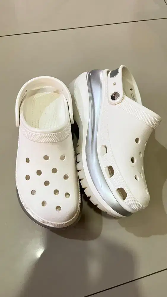 Crocs Mega Crush Metallic Clog - White Silver