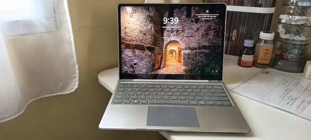 Microsoft Surface Laptop Go 1943