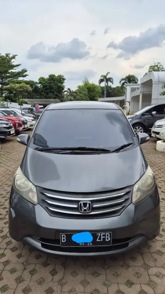 DIJUAL HONDA FREED 2011 warna abu-abu