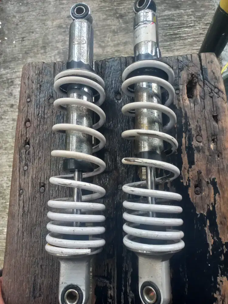 Shockbreaker belakang