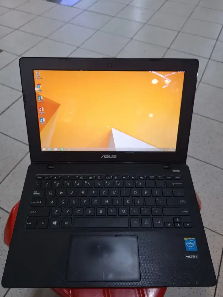 Laptop Asus X200M