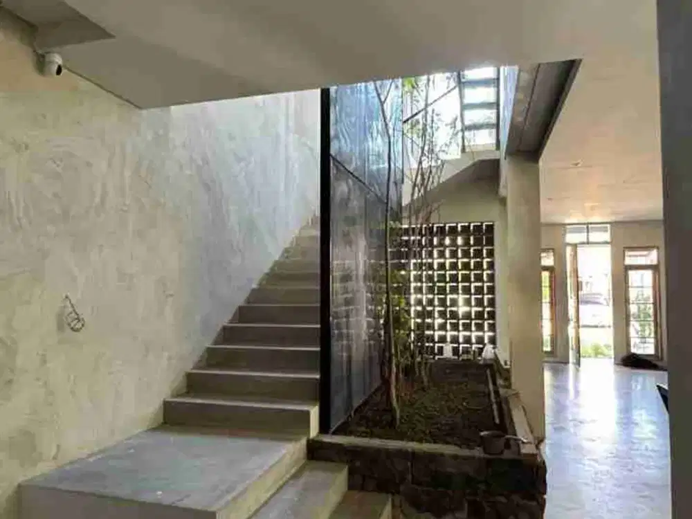 Rumah cantik Citraland 2 lantai lokasi depan