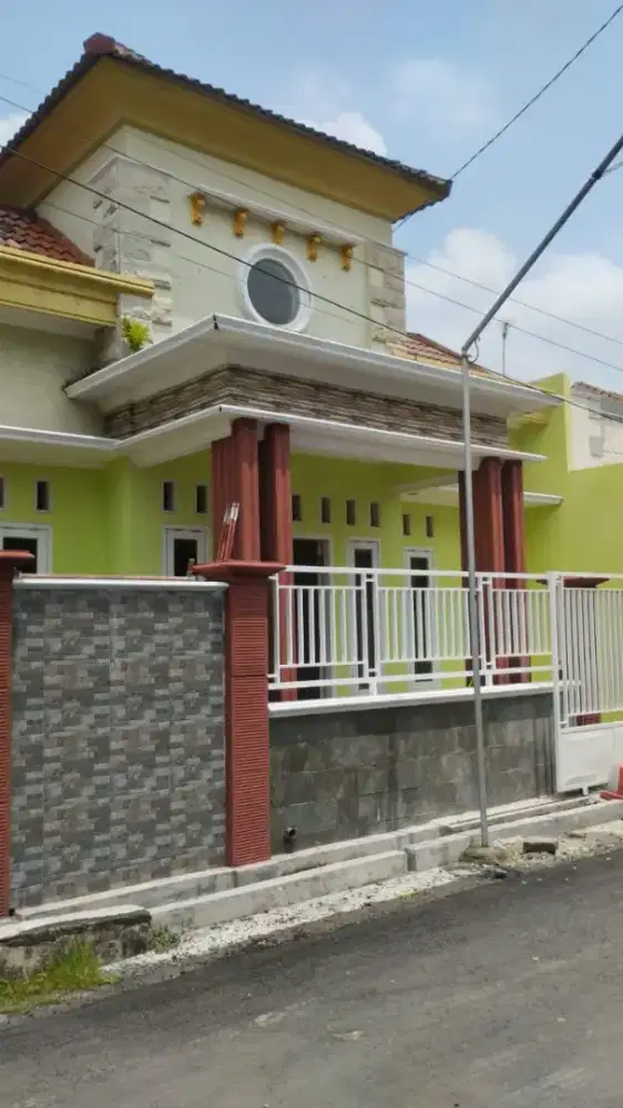 Dikontrakkan rumah pojok baru renovasi