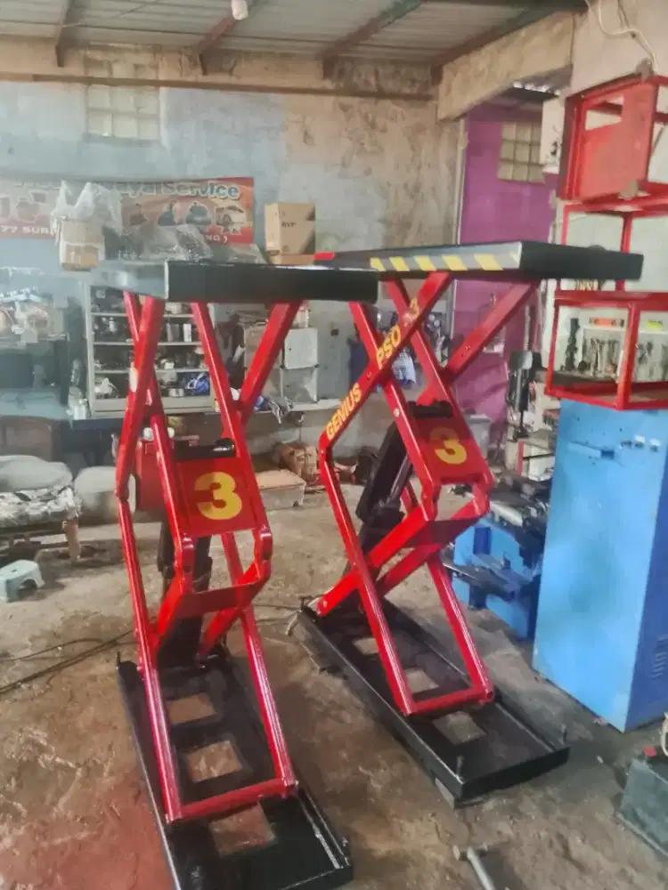 MINI SCISSOR LIFT CAR