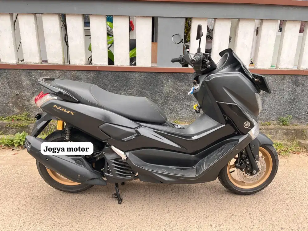 (B) Yamaha nmax 155 tahun 2019