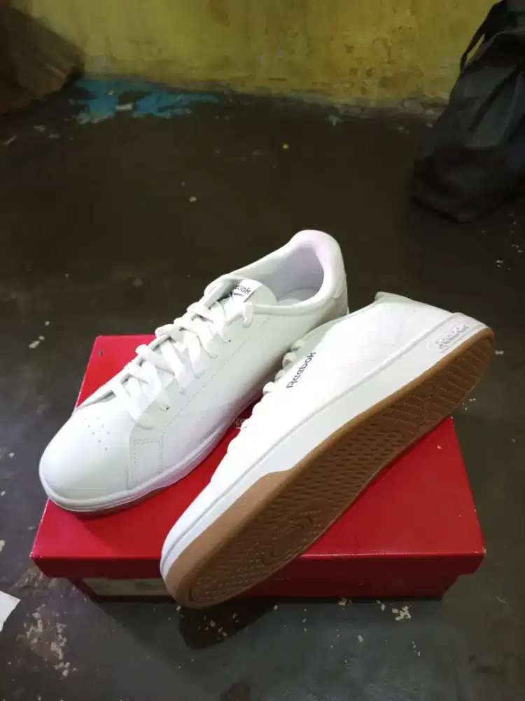 sepatu reebok court clean