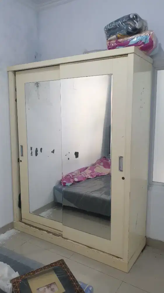 Dijual lemari baju dan sepatu