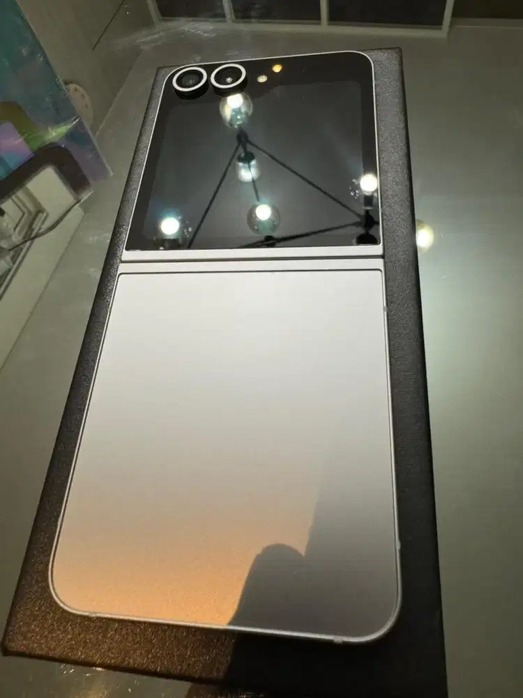 Samsung Z Flip free 2 case bagus 6 12/256 GB