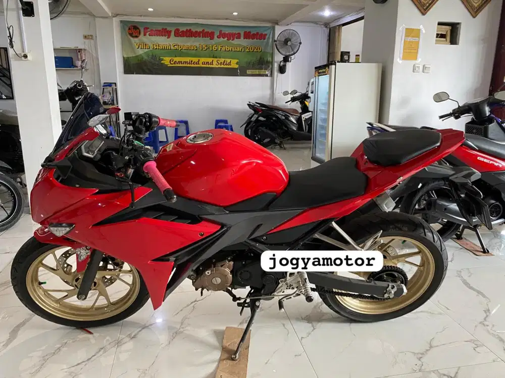 (B) honda cbr150r tahun 2018 cash /// credit