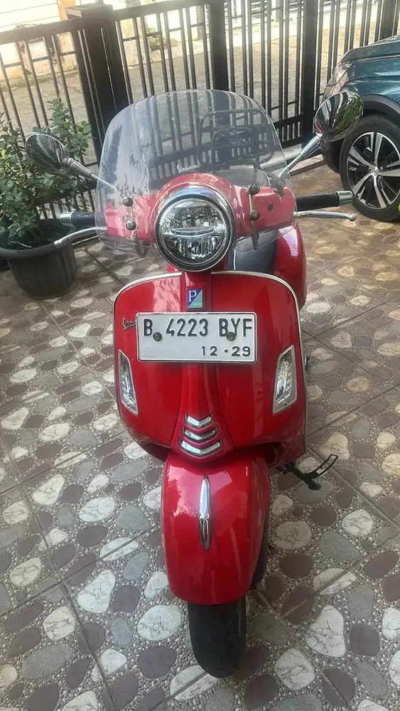 Vespa merah GTS iget tahun 2019 bisa nego