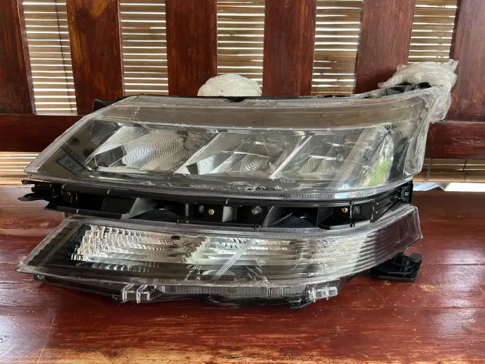 Headlamp kiri avanza/xenia 2019-2021 new oem