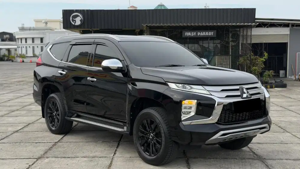 MITSUBISHI PAJERO SPORT 2.4 DAKAR 2021/2022 HITAM